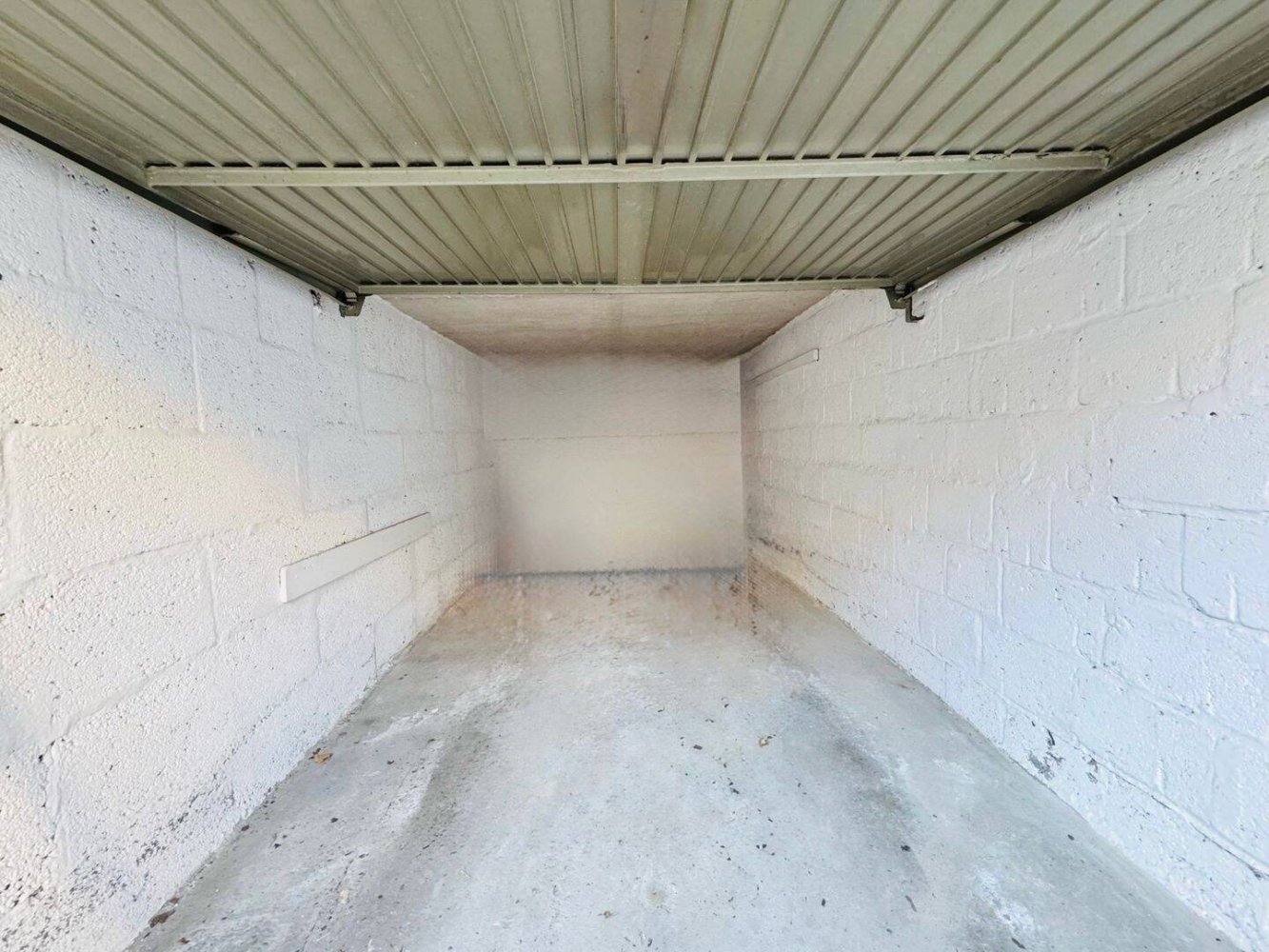  موقف سيارات في Halensee, Germany رقم 311961