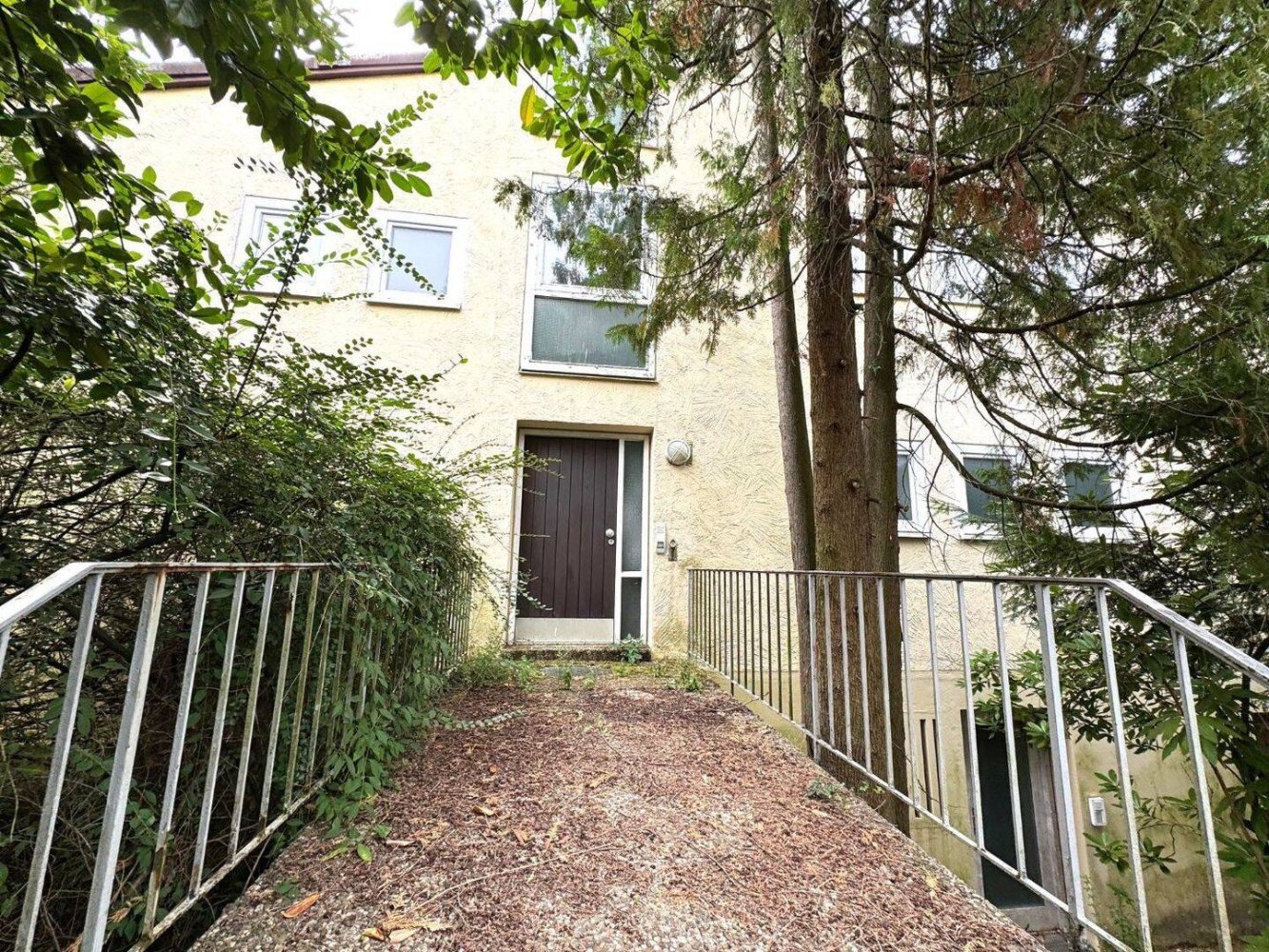 Edificio de 9 dormitorios en Esslingen, Germany No. 325102