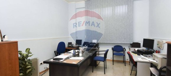 Almacén de 3 habitaciónes en Catania, Italy No. 266460 2