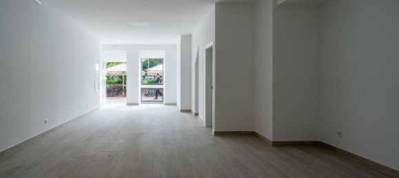 3 bedrooms Apartment in Lisbon, Portugal No. 120235 2