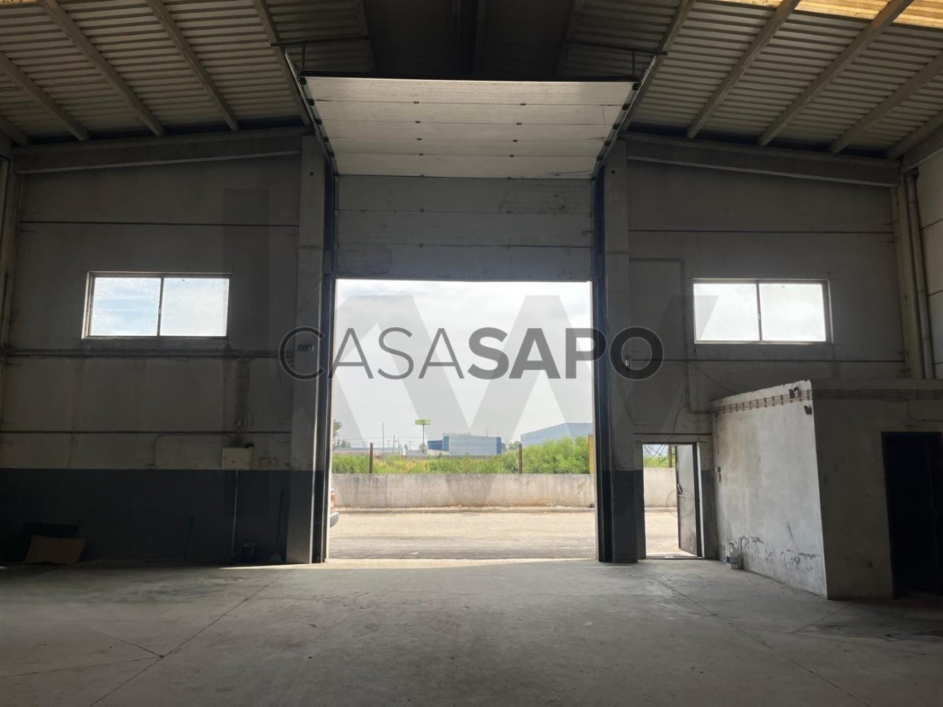 559m² Warehouse in Palmela, Portugal No. 193598