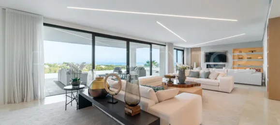 7 bedrooms Villa in Estepona, Spain No. 133855 3