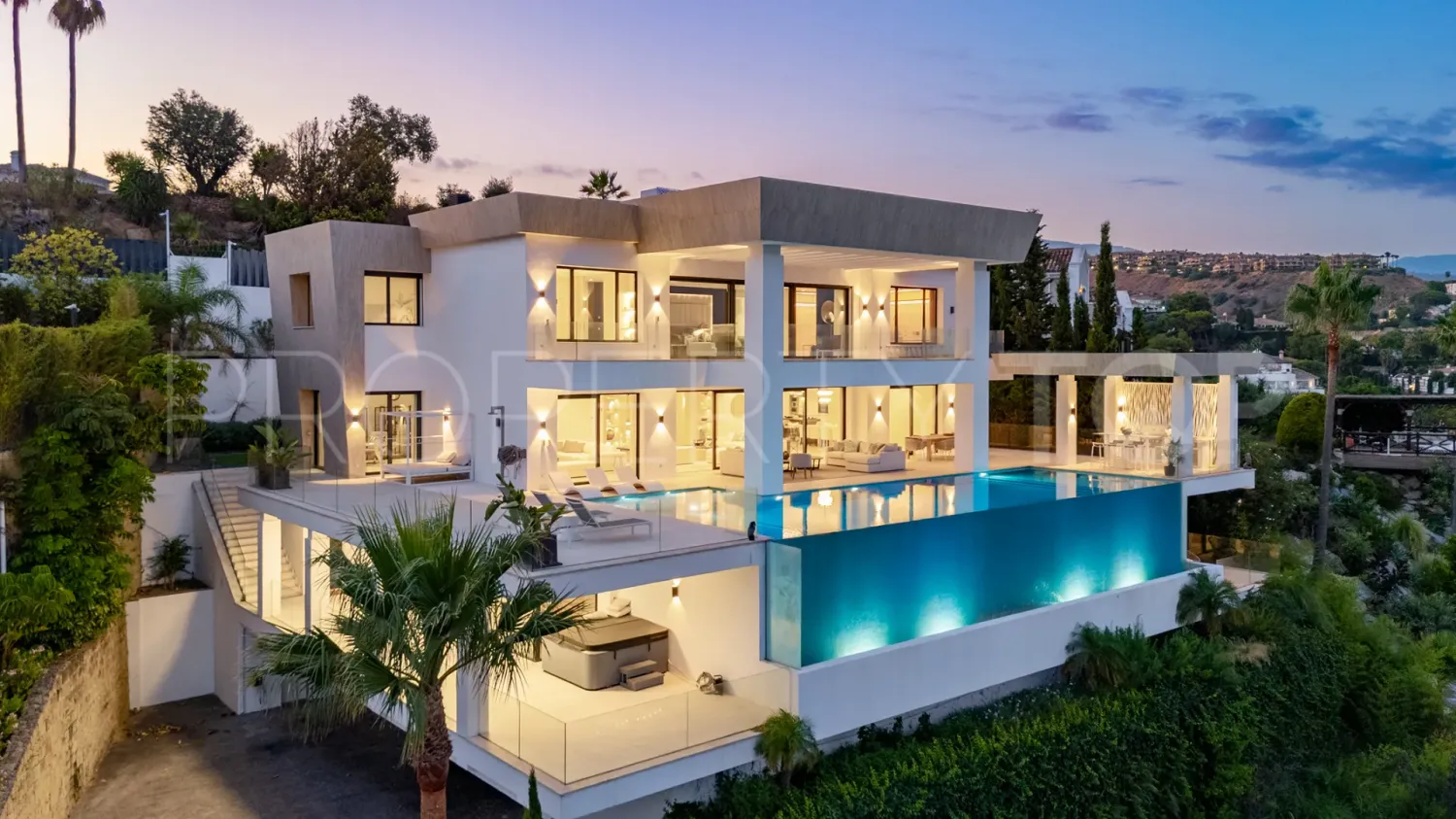 7 bedrooms Villa in Estepona, Spain No. 133855