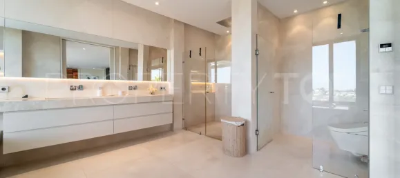 7 bedrooms Villa in Estepona, Spain No. 133855 9