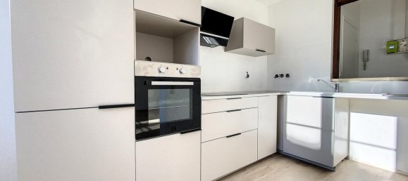 Edificio de 1 habitación en Sainte-Savine, France No. 159533 3