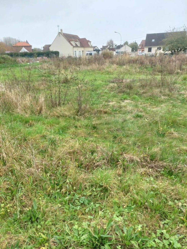 Terreno en Noyon, France 2596 m² No. 212630