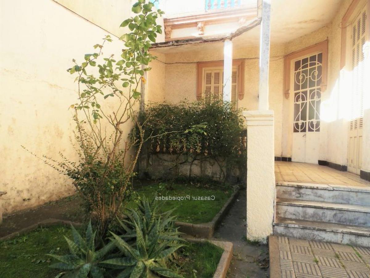 Casa de 3 dormitorios en Montevideo, Uruguay No. 10963