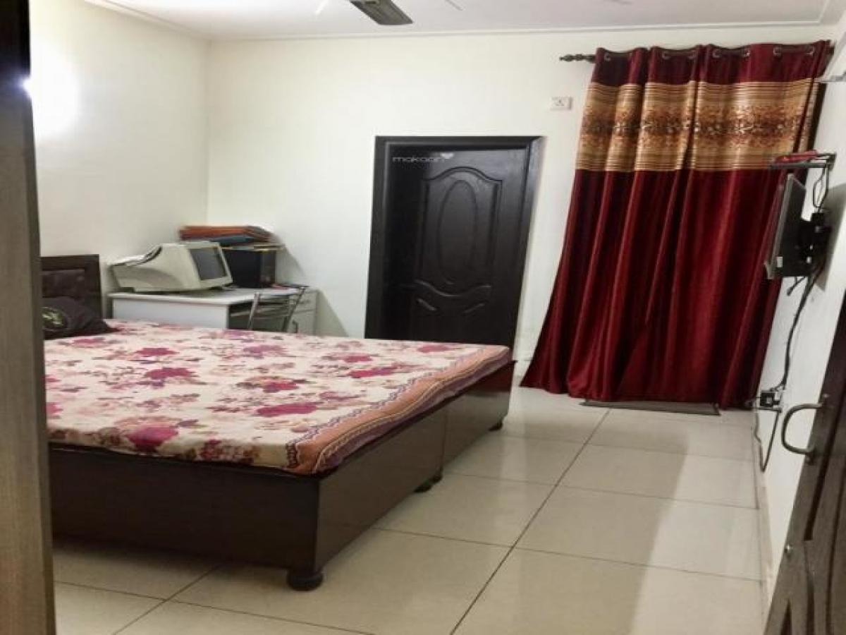 2 bedrooms House in Chandigarh, India No. 3196