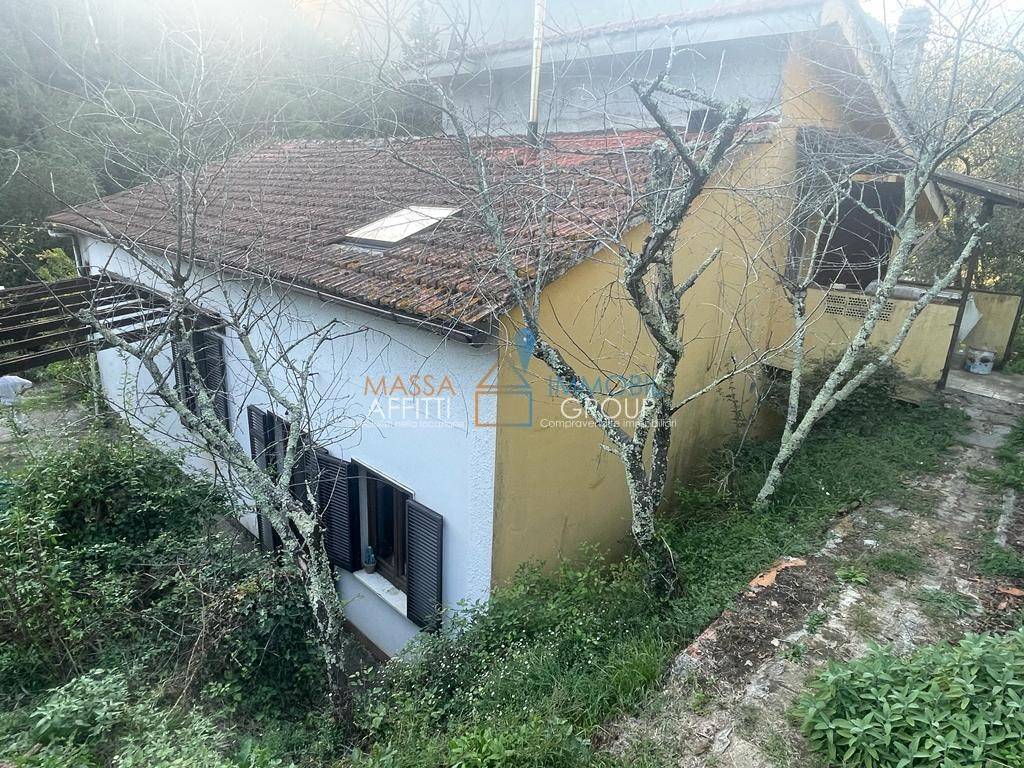 3 bedrooms Villa in Massa, Italy No. 155175