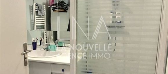 3 chambres Appartement à Les Lilas, France No. 164156 10