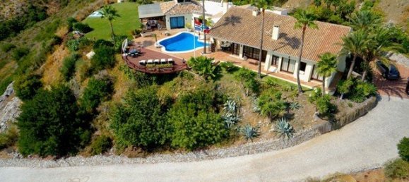 Villa de 4 dormitorios en Marbella, Spain No. 9933 7