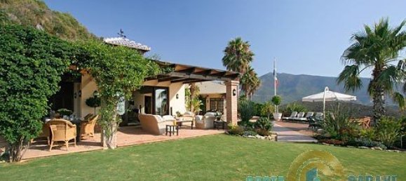 Villa de 4 dormitorios en Marbella, Spain No. 9933 2