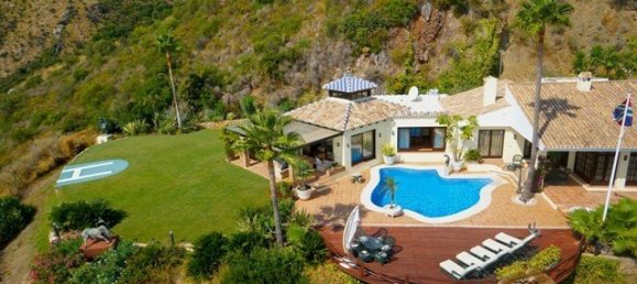 Villa de 4 dormitorios en Marbella, Spain No. 9933 10