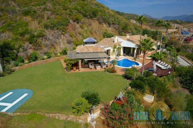 Villa de 4 dormitorios en Marbella, Spain No. 9933