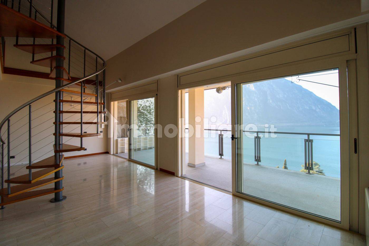 Apartamento de 1 dormitorio en Campione d'Italia, Italy No. 173962