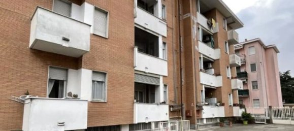 3 rooms Apartment in Busto Arsizio, Italy No. 1638 2