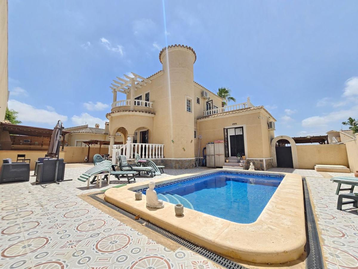 4 bedrooms Villa in Benijofar, Spain No. 13194