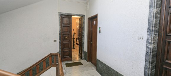 4 bedrooms Apartment in Genoa, Italy No. 27907 2