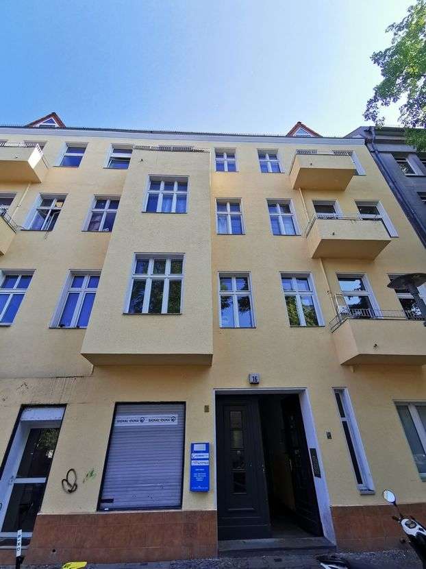 Квартира с 3 спальнями в Гезундбруннен, Германия № 244489