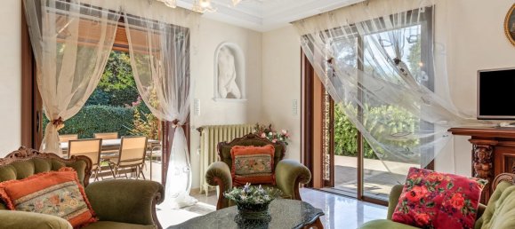 5 bedrooms Villa in Antibes, France No. 681 8