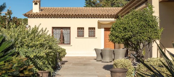 5 bedrooms Villa in Antibes, France No. 681 10