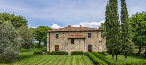 5 bedrooms House in Castiglione d'Orcia, Italy No. 218079 2