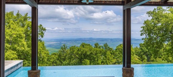 5 bedrooms House in Castiglione d'Orcia, Italy No. 218079 4