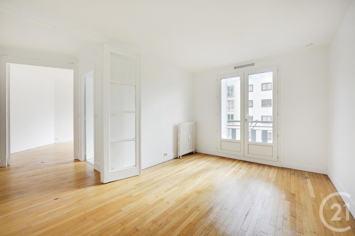 2 bedrooms Apartment in Paris, France No. 178260
