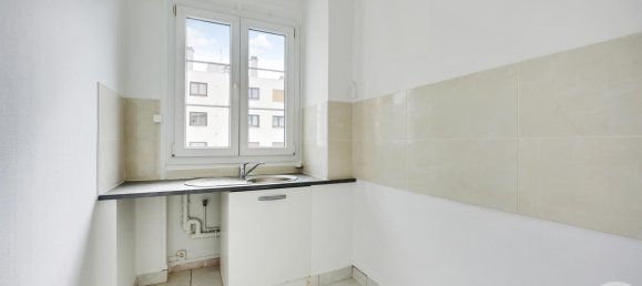 2 bedrooms Apartment in Paris, France No. 178260 3