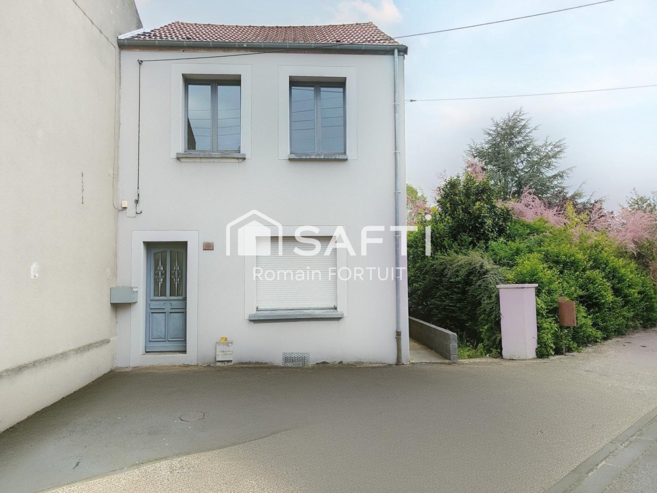 3 bedrooms House in Roeulx, France No. 70145