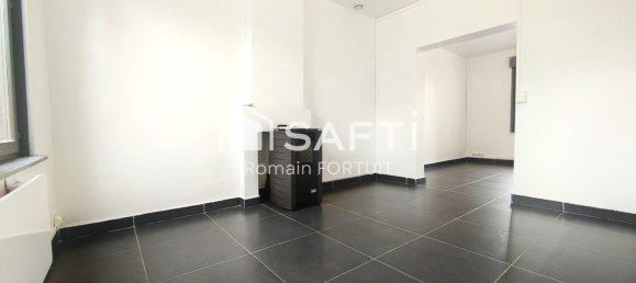 3 bedrooms House in Roeulx, France No. 70145 3