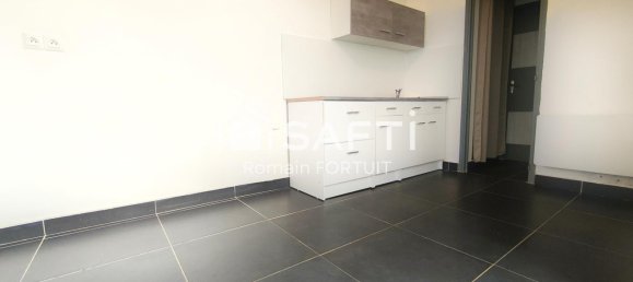 3 bedrooms House in Roeulx, France No. 70145 7