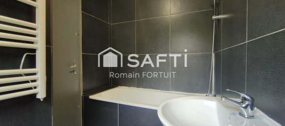 3 bedrooms House in Roeulx, France No. 70145 8