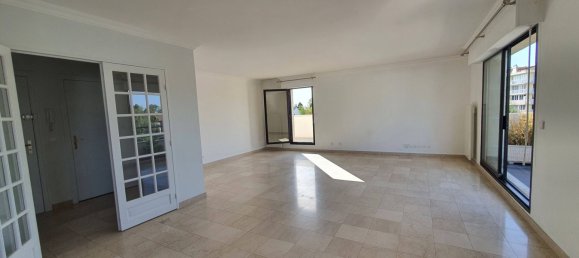 3 chambres Appartement à Garches, France No. 150762 4