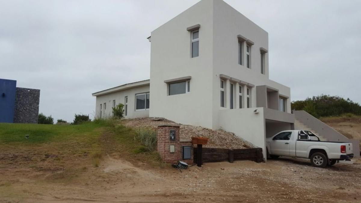 Casa de 3 dormitorios en Mar del Plata, Argentina No. 83157