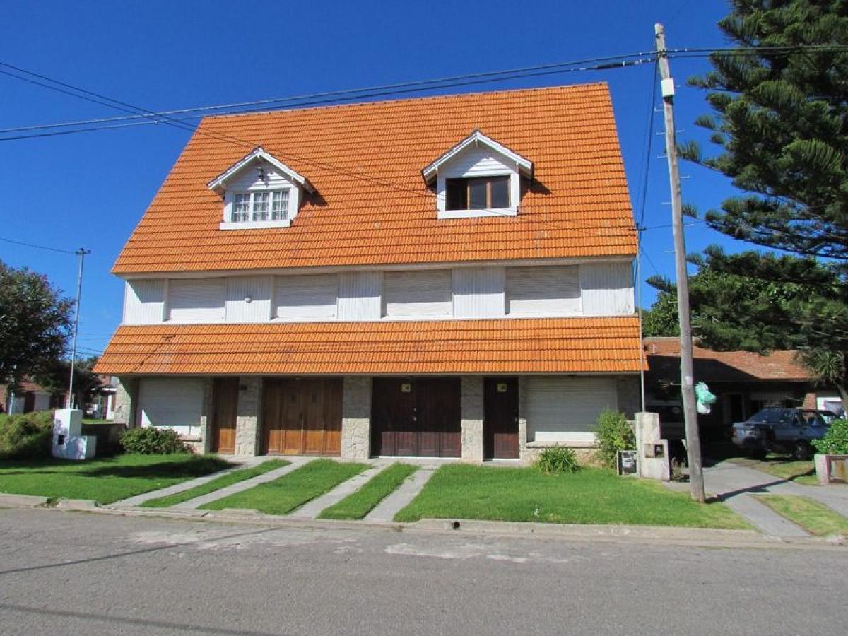 5 bedrooms House in Mar del Plata, Argentina No. 73367