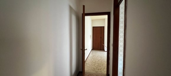 2 rooms Apartment in Guastalla, Italy No. 86626 2