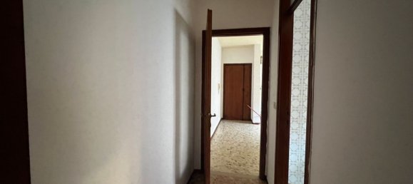 2 rooms Apartment in Guastalla, Italy No. 86626 3