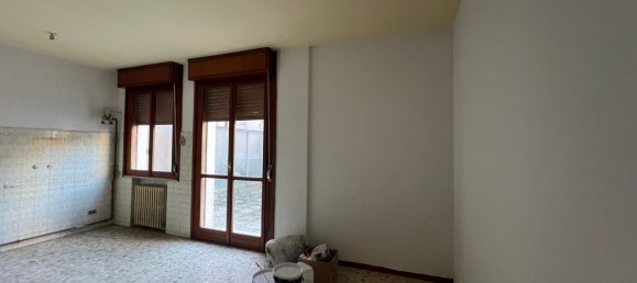 2 rooms Apartment in Guastalla, Italy No. 86626 16
