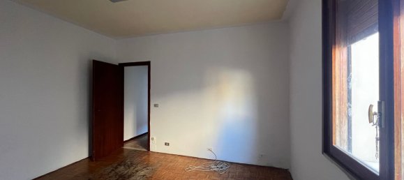 2 rooms Apartment in Guastalla, Italy No. 86626 10