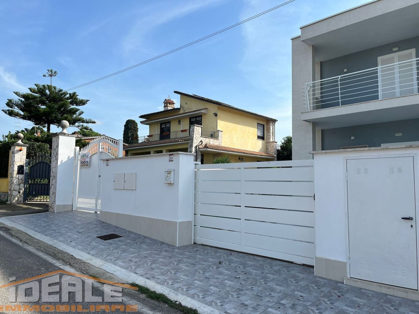 3 bedrooms Villa in Anzio, Italy No. 348473