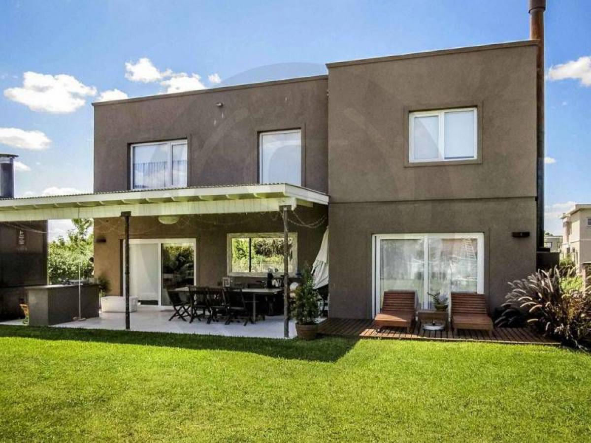 3 bedrooms House in Tigre, Argentina No. 1187