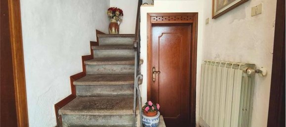 Casa de 6 habitaciónes en Lucca, Italy No. 36005 11