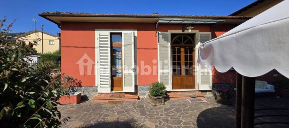 2 غرف نوم فيلا في Pescia, Italy رقم 349018 2