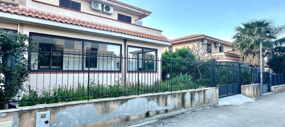 4-Zimmer Haus in Carini, Italy, Nr. 45092 2