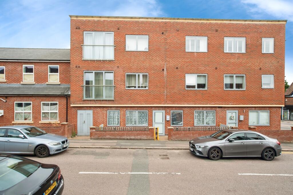 2 bedrooms Apartment in Watford, United Kingdom No. 6084