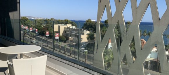 3 bedrooms Apartment in Limassol, Cyprus No. 12930 6