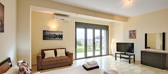 6 bedrooms Villa in Heraklion, Greece No. 201 11