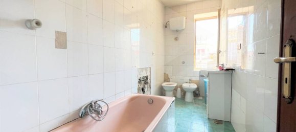 10 rooms Building in Pomigliano d'Arco, Italy No. 22465 5