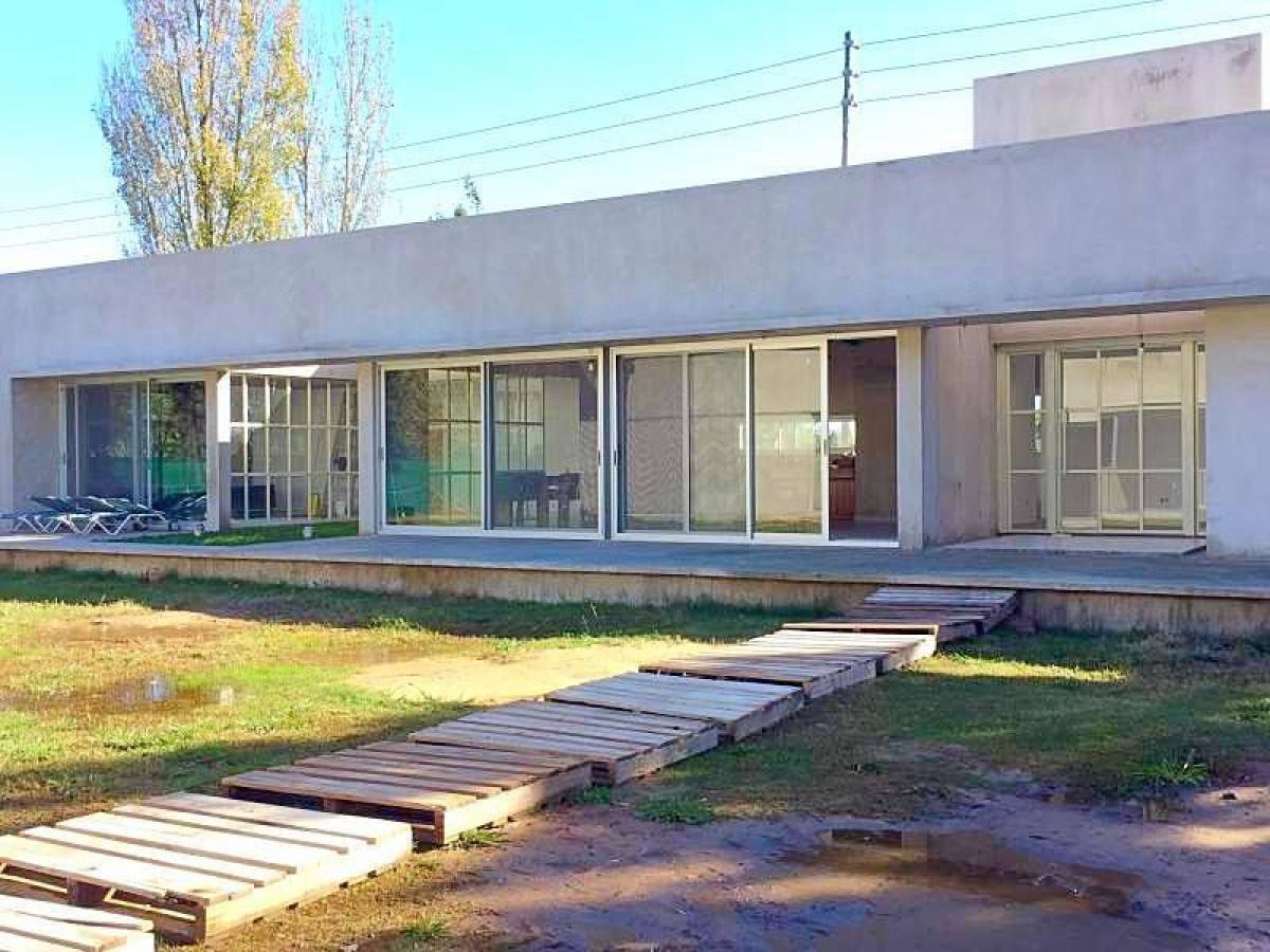 Casa de 4 dormitorios en Moreno, Argentina No. 79779